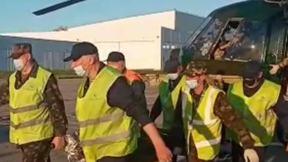 У Дніпрі вертольотом евакуювали бійця ЗСУ, пораненого на Донбасі У Дніпрі вертольотом евакуювали бійця ЗСУ, пораненого на Донбасі