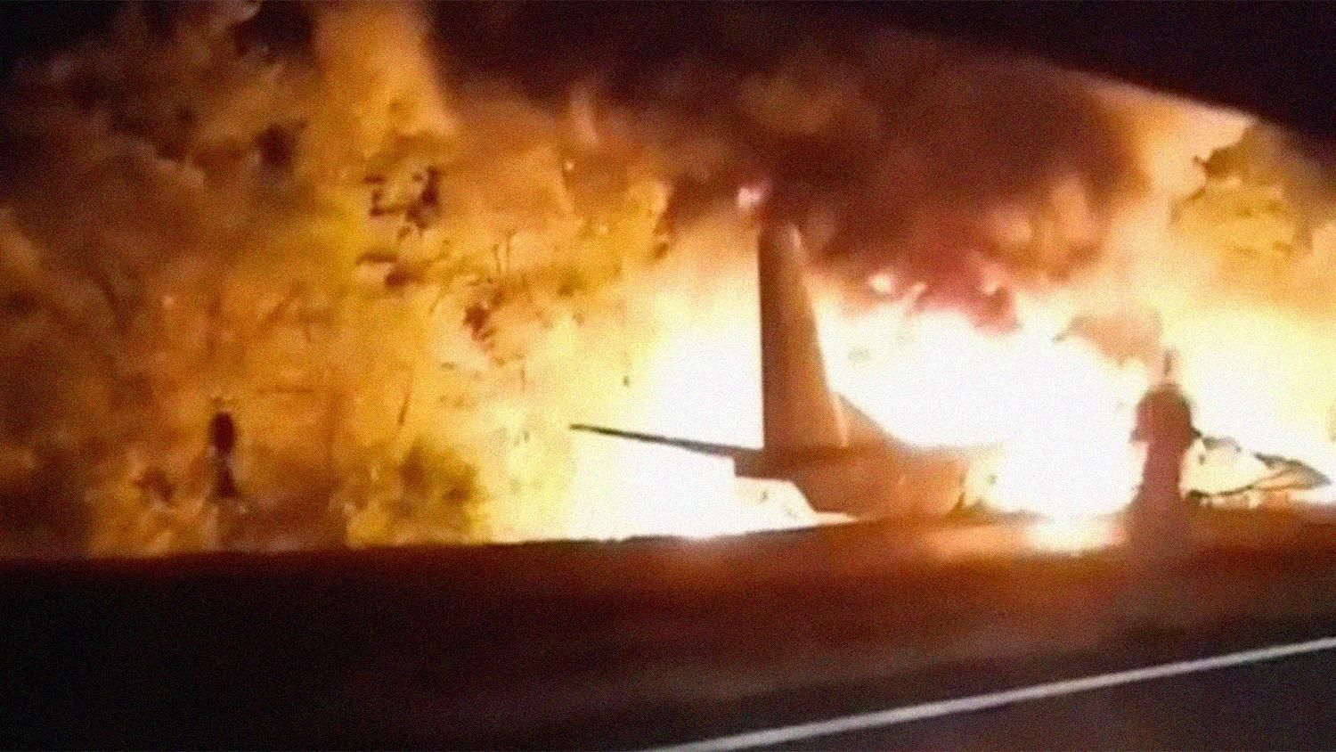 СМИ опубликовали записи черных ящиков Ан-26, упавшего под Чугуевом СМИ опубликовали записи черных ящиков Ан-26, упавшего под Чугуевом