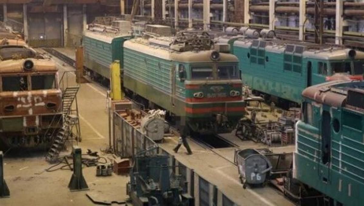 Поліцейські обшукують Київський електровагоноремонтний завод Поліцейські обшукують Київський електровагоноремонтний завод