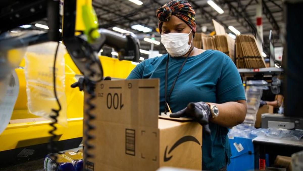 В Amazon наймають працівників, щоб згодом їх звільнити