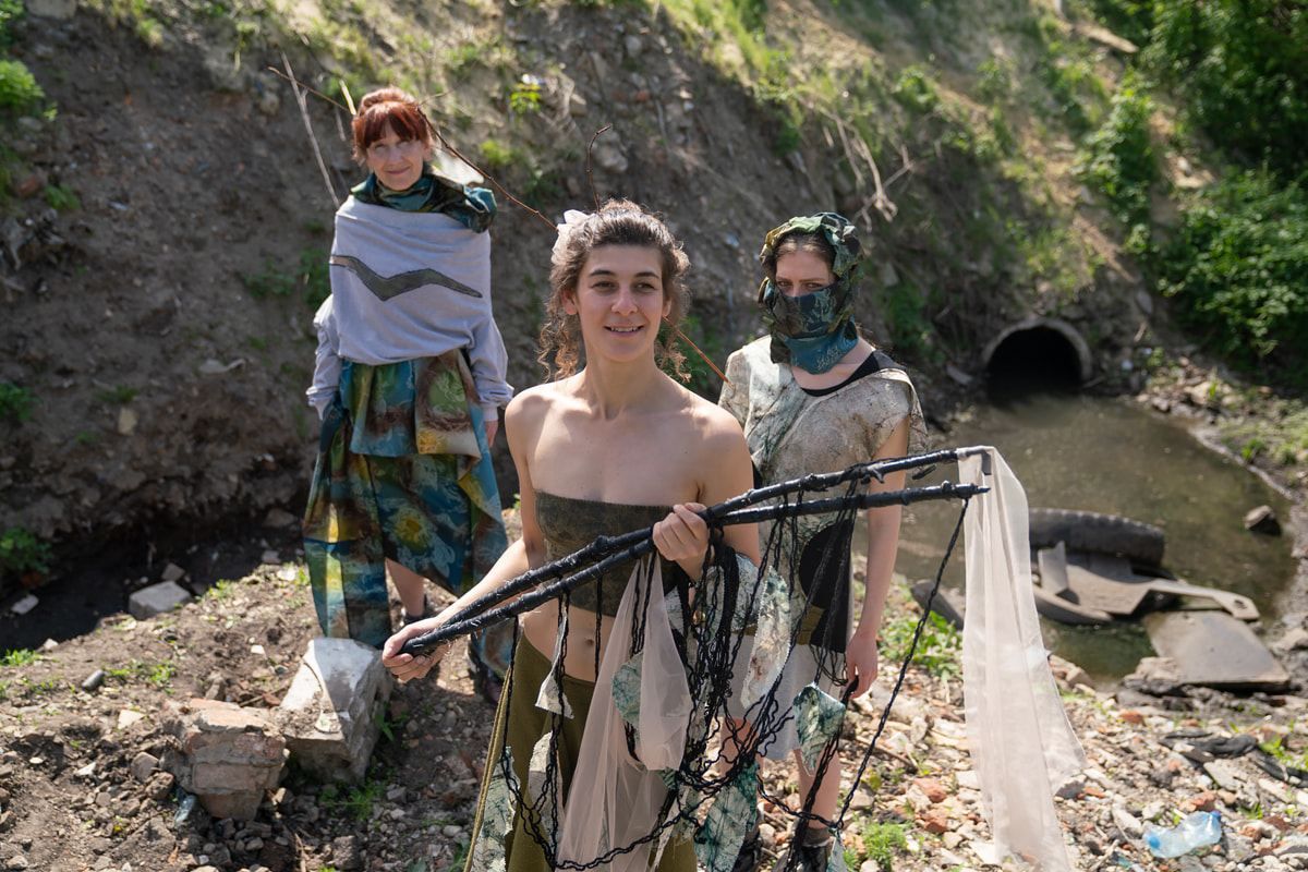 У Харкові провели показ мод на звалищі, щоб врятувати річку Студенок