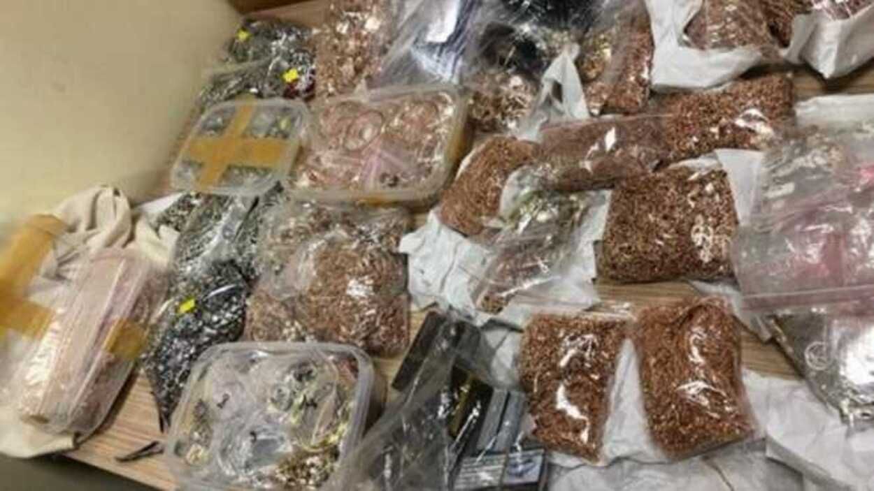 У Львові судитимуть СБУшника, який повернув арештовану ювелірку на 8 мільйонів гривень У Львові судитимуть СБУшника, який повернув арештовану ювелірку на 8 мільйонів гривень