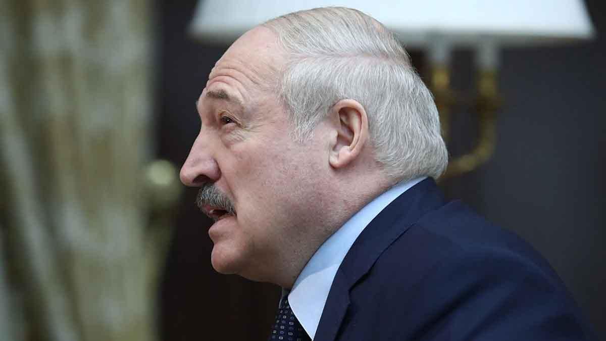 Лукашенко дозволив силовикам застосовувати спецтехніку на мітингах
