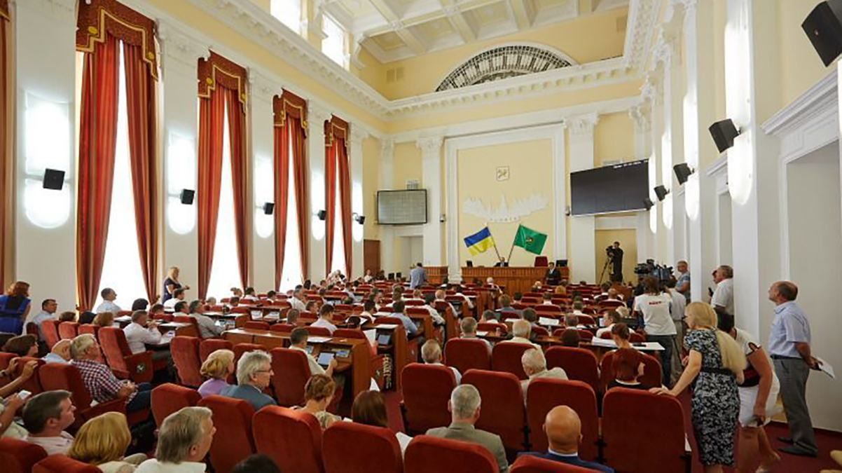 За харьковскими депутатами будут следить из-за языка на сессиях