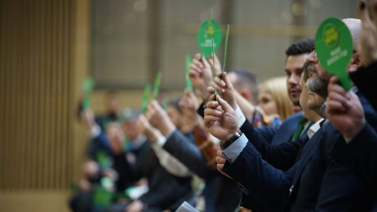 Слуги народу зібралися на засідання фракції: що обговорять Слуги народу зібралися на засідання фракції: що обговорять