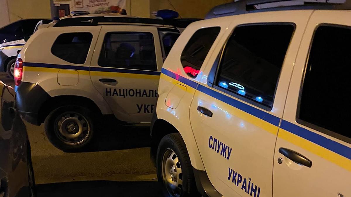 В Одессе детей, вылезли в окно, сейчас выхаживают врачи В Одессе детей, вылезли в окно, сейчас выхаживают врачи