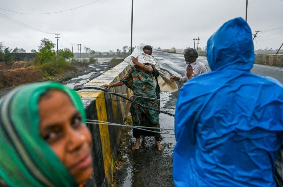 Нова трагедія в Індії: через циклон Тауктае загинули 27 людей –відео