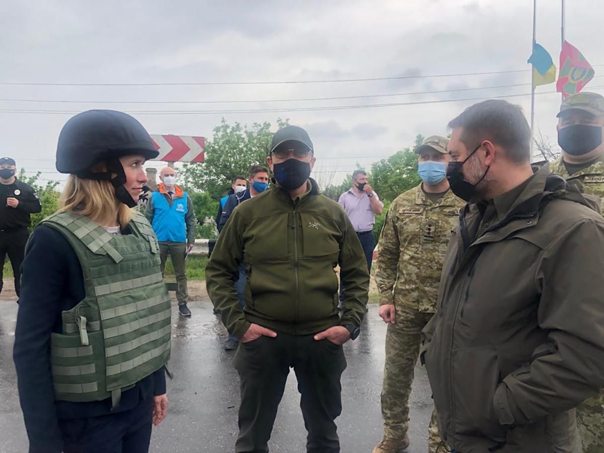 Донбас і Крим є Україною, – прем'єрка Естонії відвідала КПВВ на Сході Донбас і Крим є Україною, – прем'єрка Естонії відвідала КПВВ на Сході