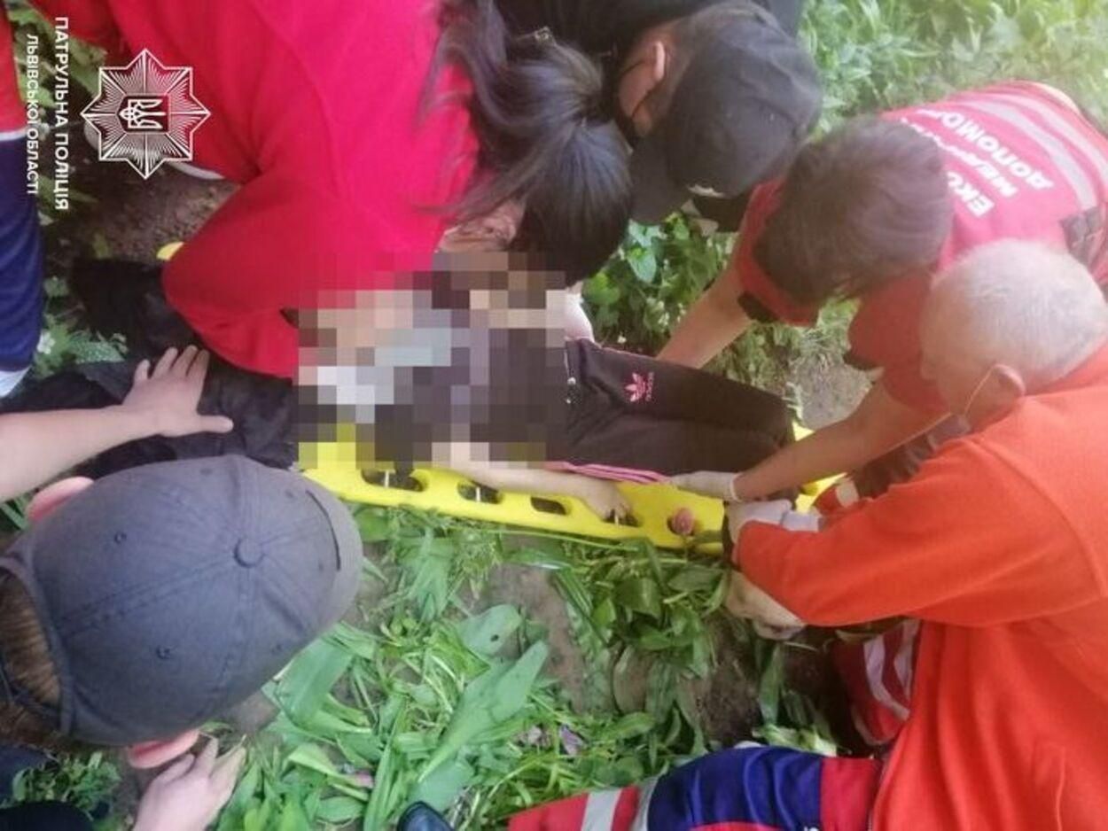 У Львові дитина випала з вікна багатоповерхівки: фото У Львові дитина випала з вікна багатоповерхівки: фото