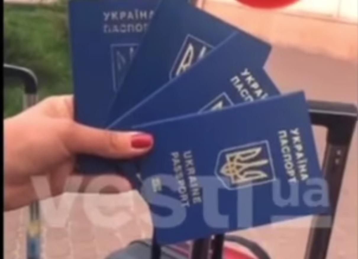 В Харькове женщина выбросила паспорта и послала Украину: реакция МВД