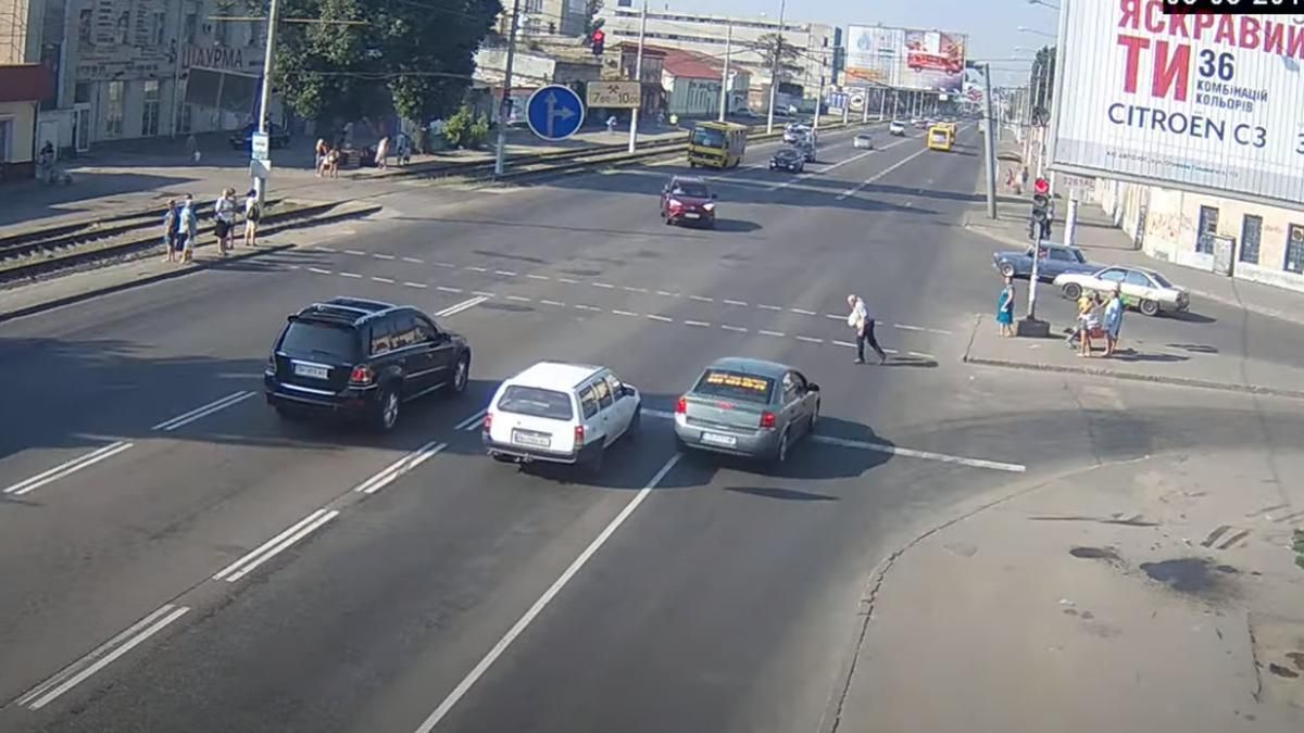 Водія, який на смерть збив чоловіка в Одесі, можуть відпустити Водія, який на смерть збив чоловіка в Одесі, можуть відпустити