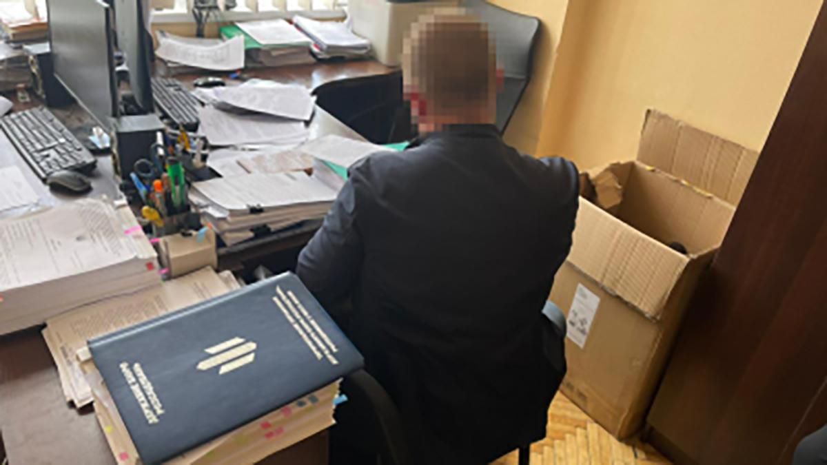 В Харькове податковець обещал закрыть дело по 50 тысяч  долларов