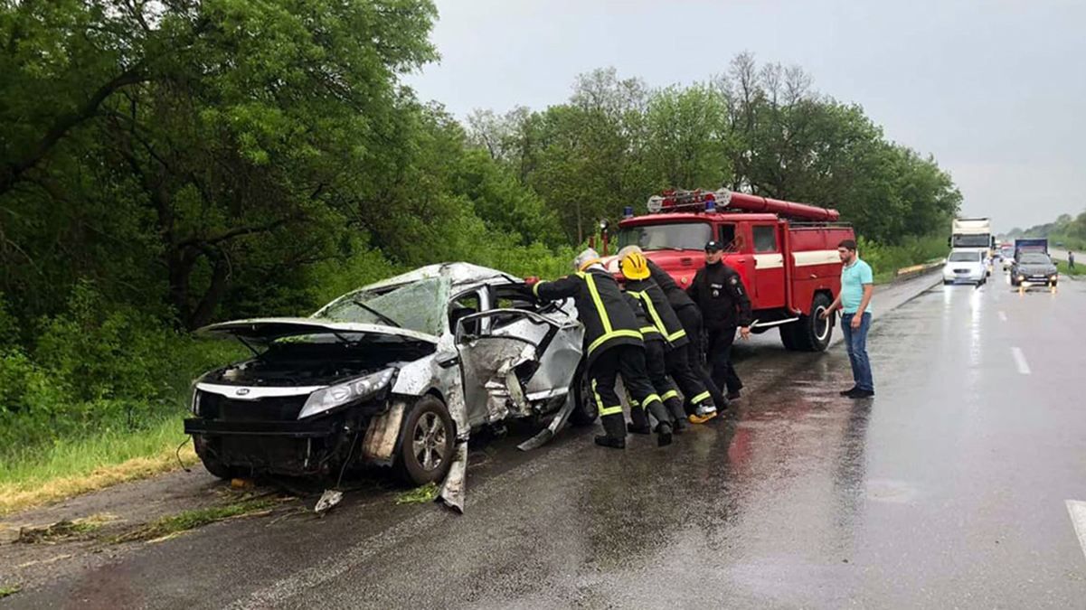 ДТП під Дніпром : тіло водія вирізали ДСНС – фото, відео ДТП під Дніпром : тіло водія вирізали ДСНС – фото, відео