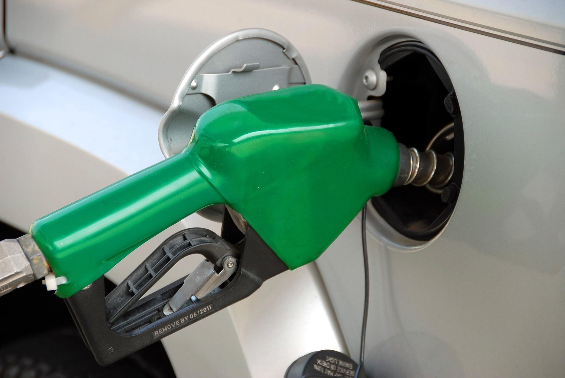 Правительство ввело государственное регулирование цен на топливо