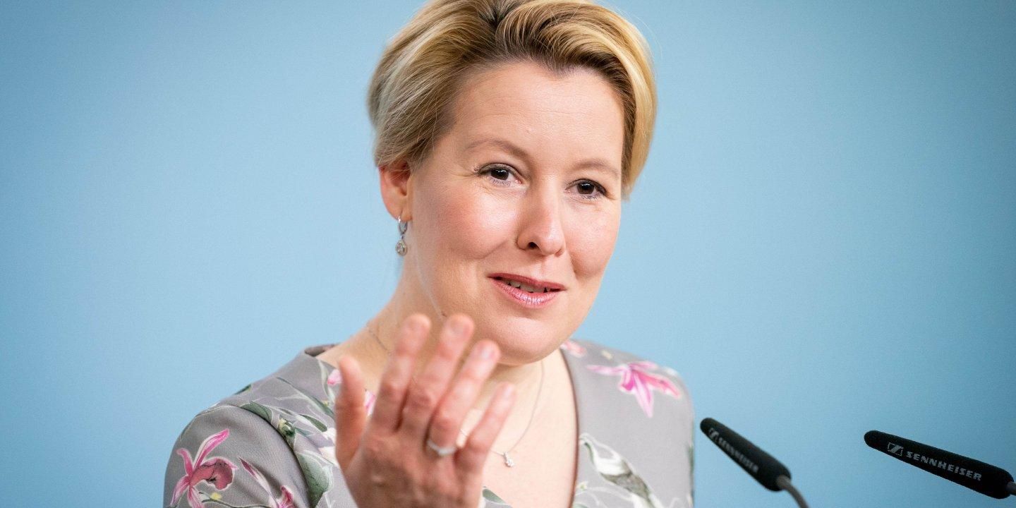 Немецкая министерка уходит в отставку из-за обвинений в плагиате