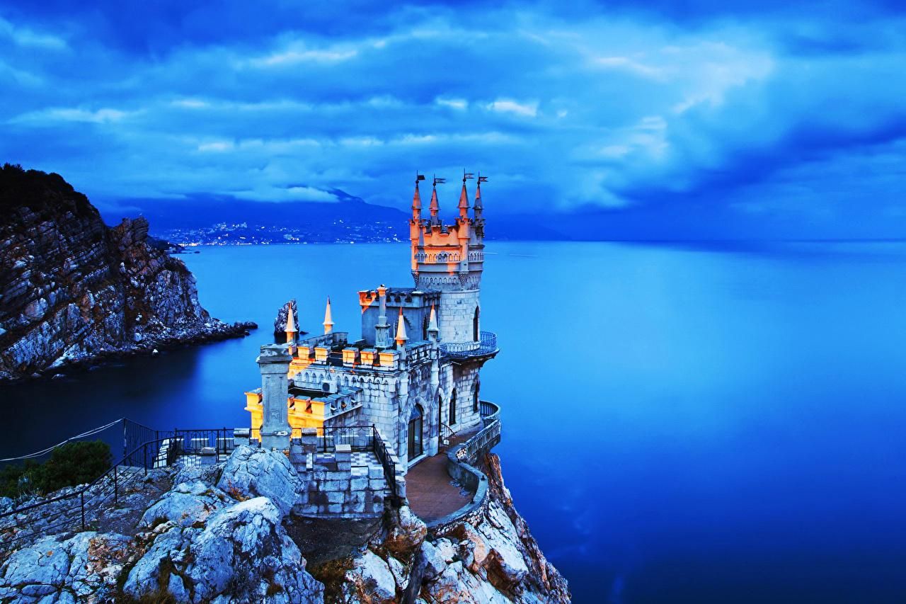 Крим – не діра, але він збитковий політично, – історик з РФ Зубов Крим – не діра, але він збитковий політично, – історик з РФ Зубов