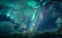 Як виглядає полярне сяйво з космосу: підбірка вражаючих фотографій