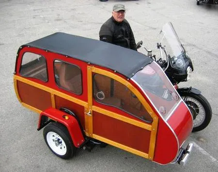 Мотоцикл з оригінальною коляскою Мотоцикл з оригінальною коляскою