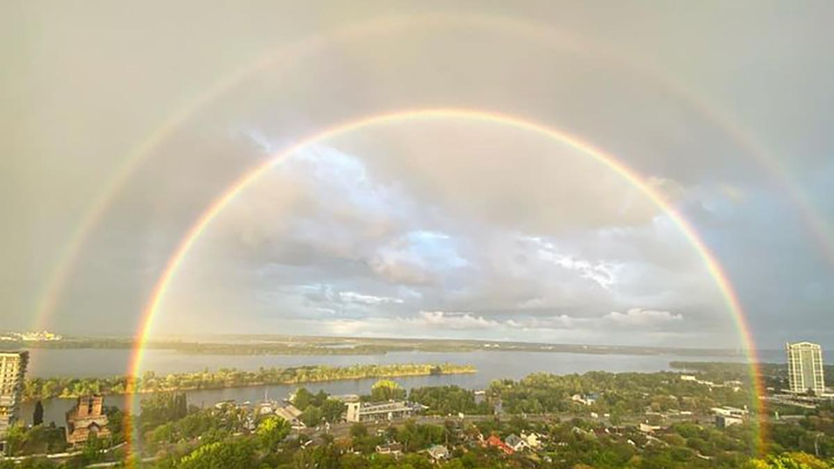 В Днепре небо украшала тройная радуга - невероятные фото