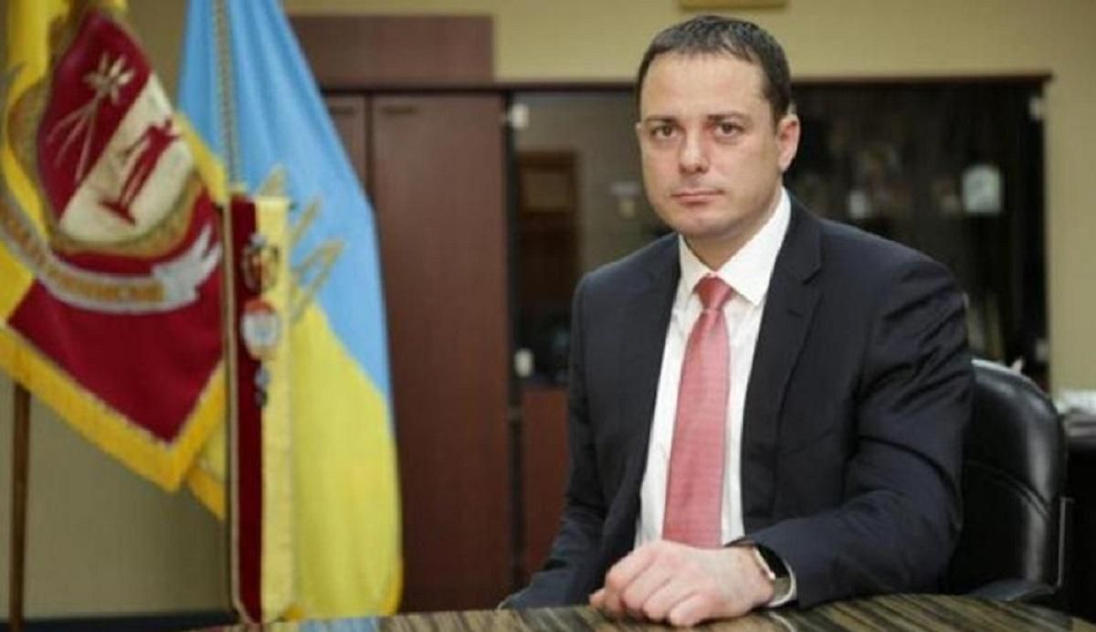 Чиновники в Кам'янському призначили собі зарплати вищі, ніж у Зеленського і Кличка, – ЗМІ Чиновники в Кам'янському призначили собі зарплати вищі, ніж у Зеленського і Кличка, – ЗМІ