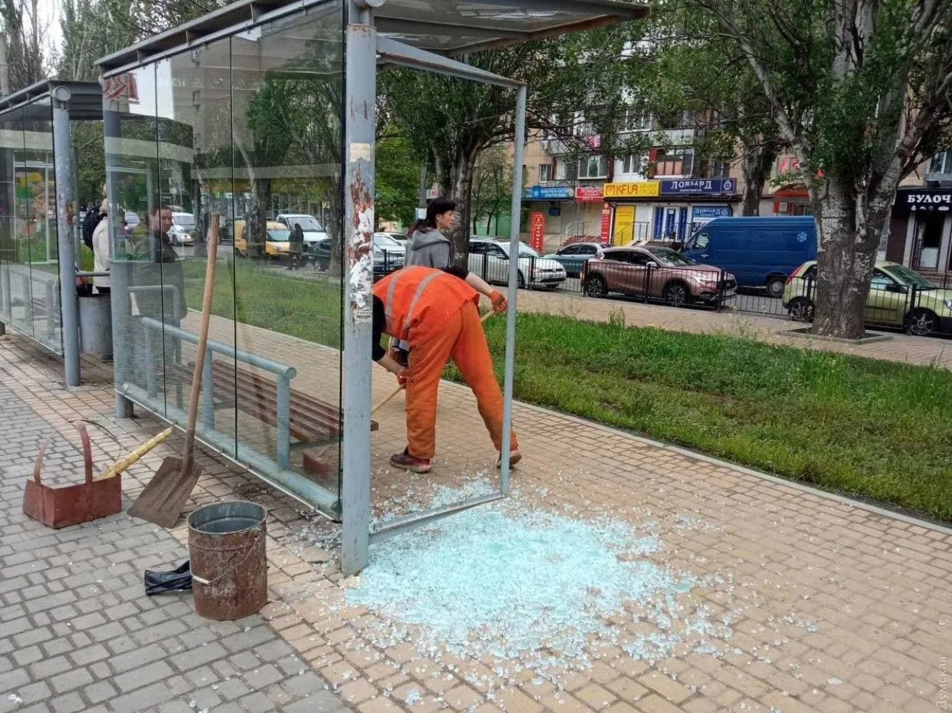 вандали розгромили зупинку в Одесі  хуліганство