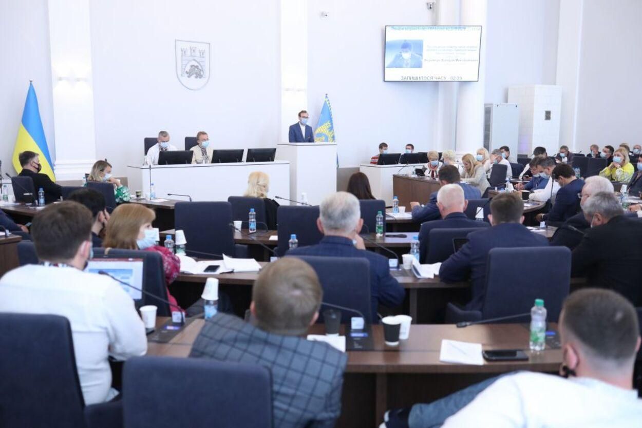 Лікарям – високі зарплати, а пацієнтам – якісні послуги: депутати ЛМР не підтримали медстратегію Лікарям – високі зарплати, а пацієнтам – якісні послуги: депутати ЛМР не підтримали медстратегію