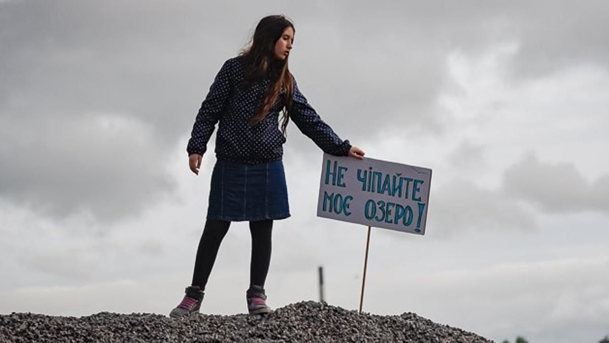 В Киеве защищают озеро Вырлица от застройки: были столкновения В Киеве защищают озеро Вырлица от застройки: были столкновения