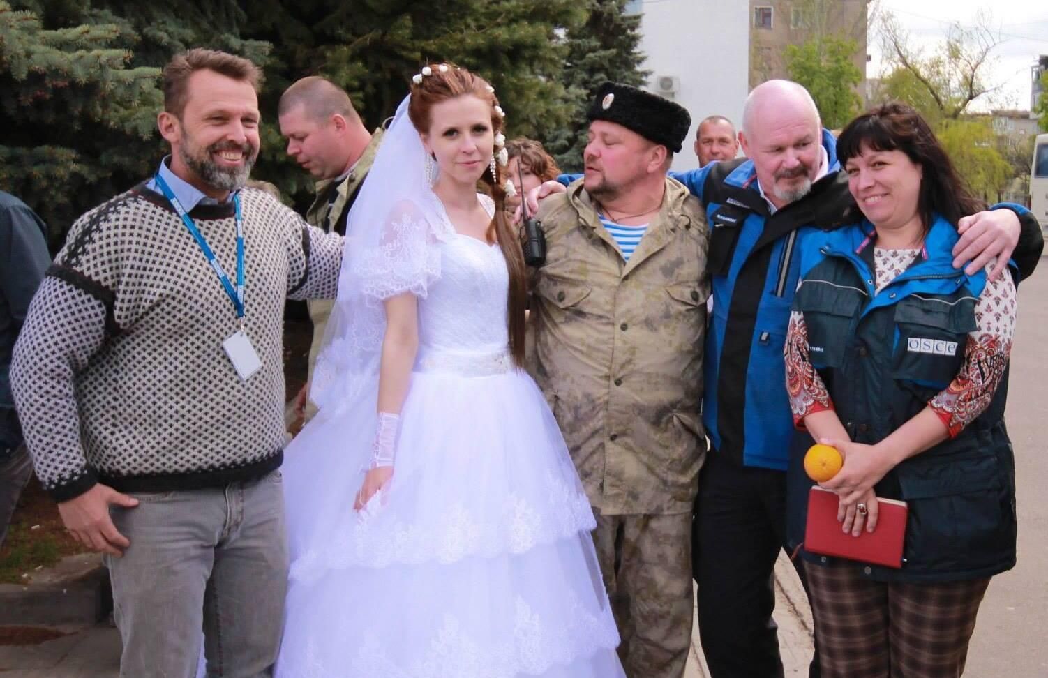 Робітниця ОБСЄ Зимич, яка була на весіллі бойовиків, працює у місії ЄС