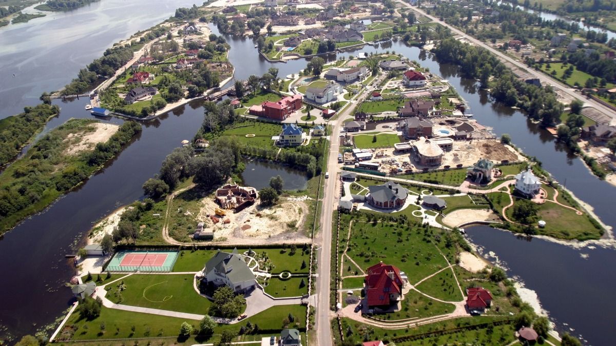 Ексчиновників змушують з'їхати з держдач, – ЗМІ Ексчиновників змушують з'їхати з держдач, – ЗМІ