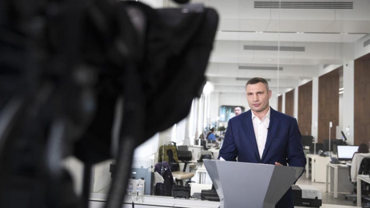 Кличко емоційно обурився продовженням обшуків у КМДА Кличко емоційно обурився продовженням обшуків у КМДА