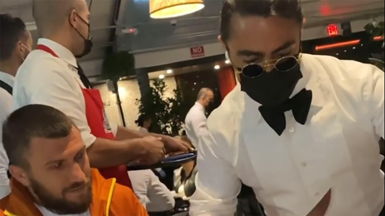 Василь Ломаченко побував у знаменитого мем-м'ясника Salt Bae: відео