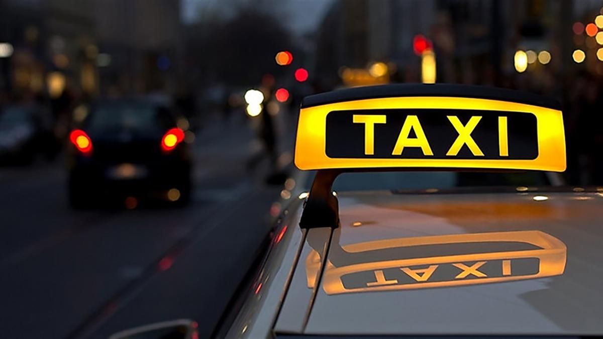 В Одессе водитель такси подрался с пьяным пассажиром: видео
