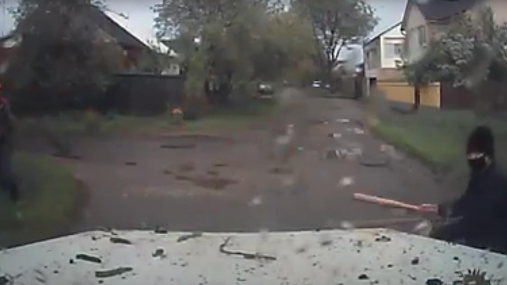 Напад на електромонтерів у Харкові: що відомо – відео Напад на електромонтерів у Харкові: що відомо – відео