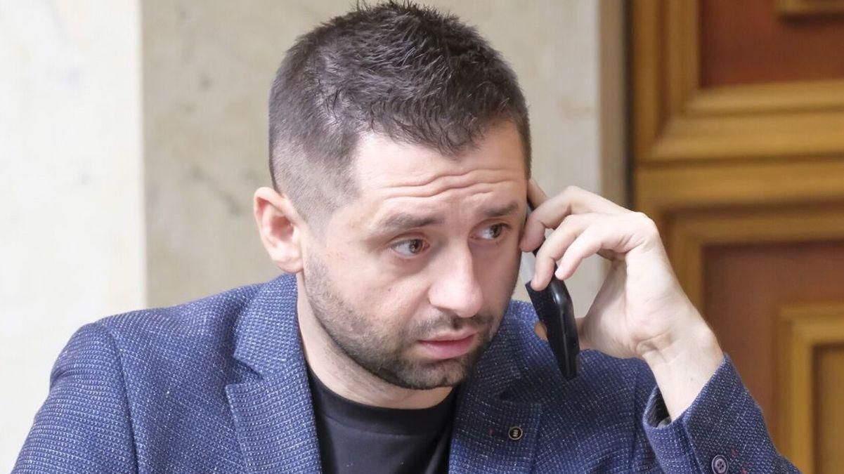 Арахамія у прямому ефірі зізнався, що давав хабарі чиновникам Арахамія у прямому ефірі зізнався, що давав хабарі чиновникам