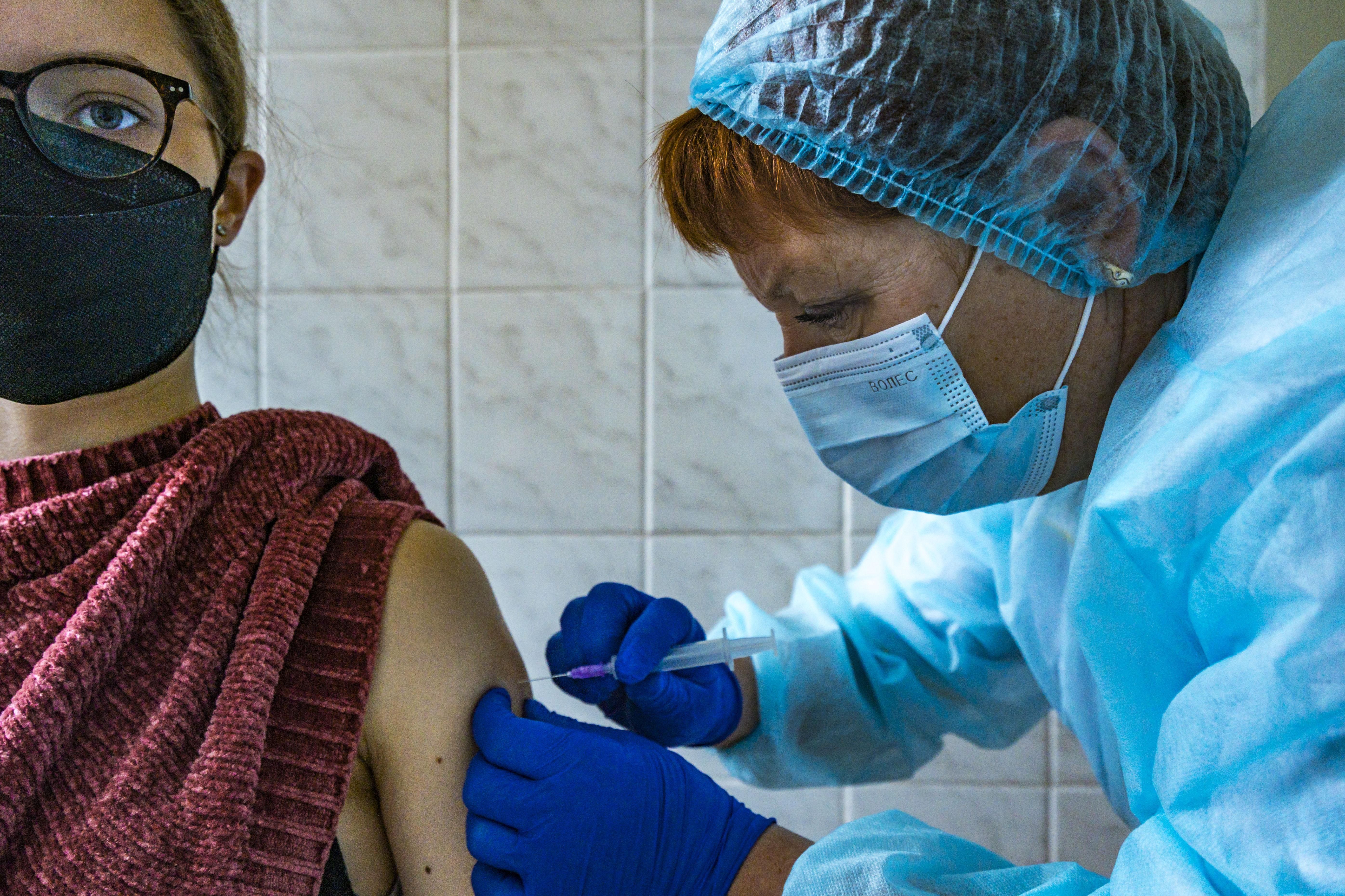 В Іспанії людям до 60, які не завершили вакцинацію AstraZeneca, дозволять отримати Pfizer