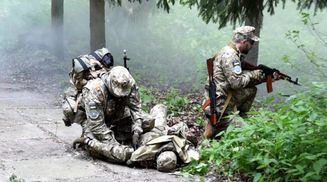 На Донбасі снайпер поранив українського захисника: воїн у важкому стані