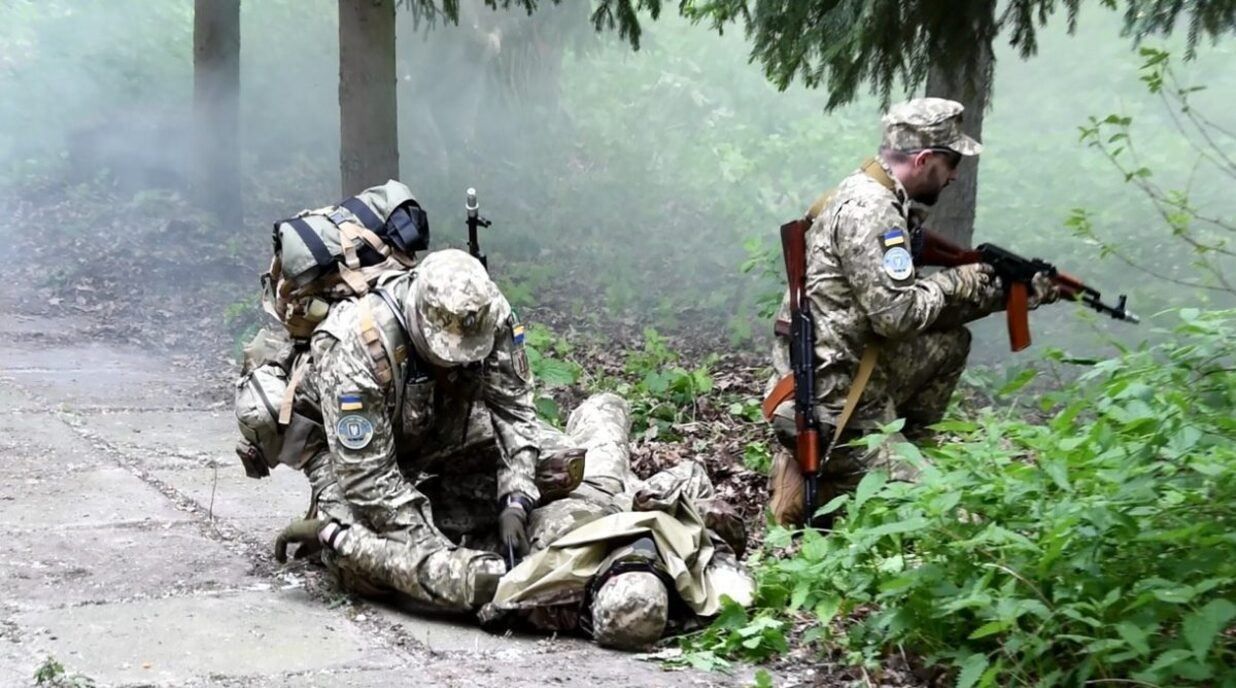 На Донбассе снайпер ранил украинского защитника 22 мая 2021