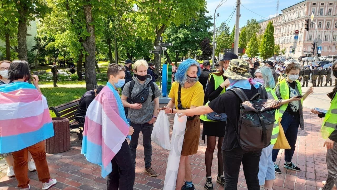 У Києві відбулися марші трансгендерів та їх противників 22 травня 2021