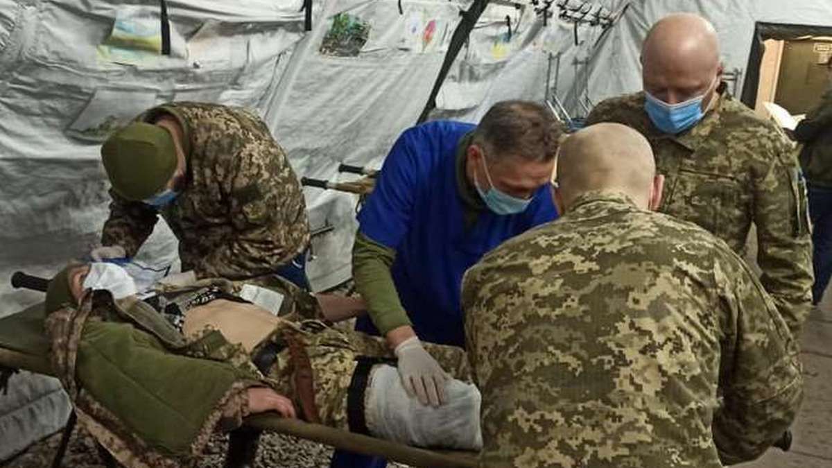 Окупанти 8 разів відкривали вогонь на Донбасі й поранили військового