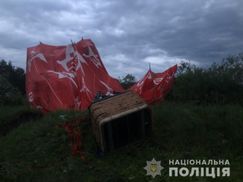 Повітряна куля впала на Хмельниччині: поліція розповіла про жертву та потерпілих