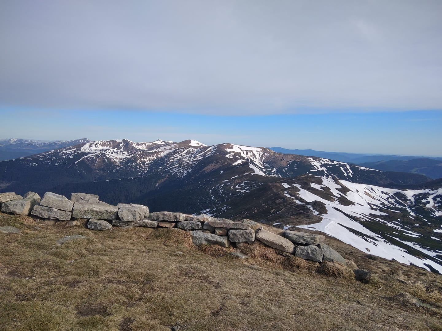 В мае в Карпатах продолжает лежать снег В мае в Карпатах продолжает лежать снег