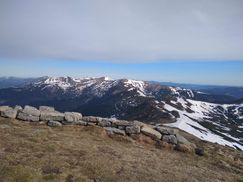 В Карпатах в конце мая все еще лежит снег: фото