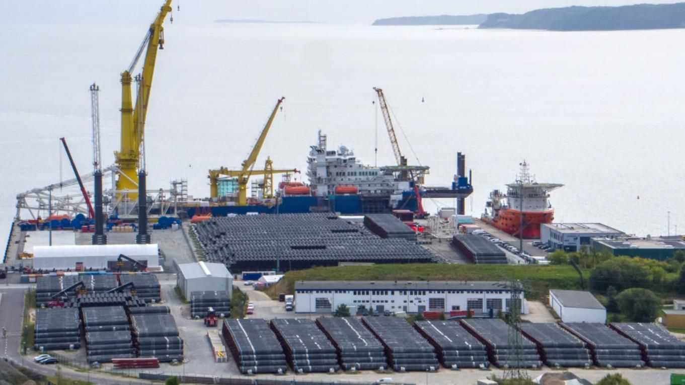 В Германии продолжили укладку Северного потока-2 В Германии продолжили укладку Северного потока-2