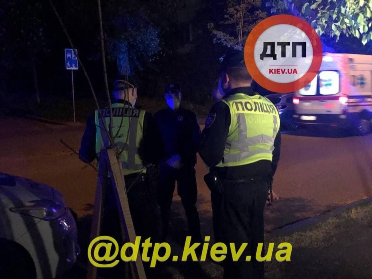 У Києві на Салютній розпиття алкоголю завершилось масовою бійкою У Києві на Салютній розпиття алкоголю завершилось масовою бійкою