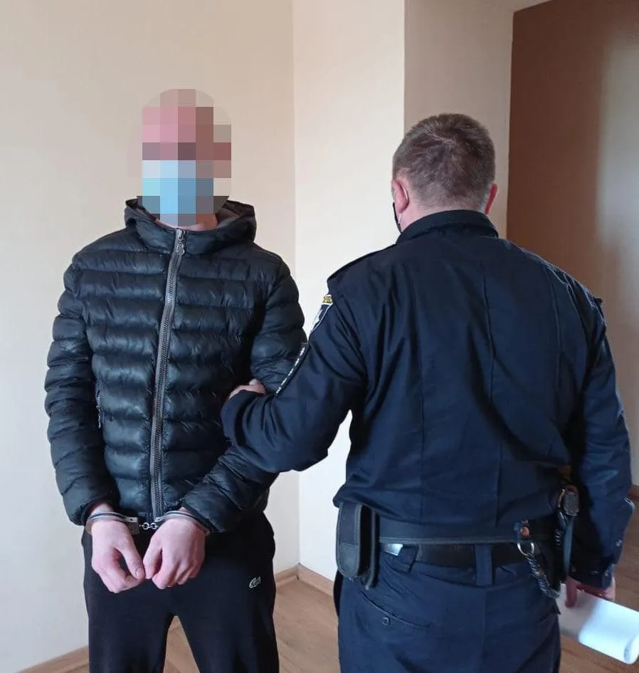 Жорстоко побив та вкрав сумку: на Львівщині затримали 24-річного грабіжника – фото