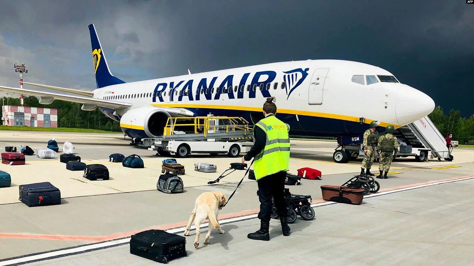 Разговор диспетчера с пилотом Ryanair перед посадкой в Минске Разговор диспетчера с пилотом Ryanair перед посадкой в Минске