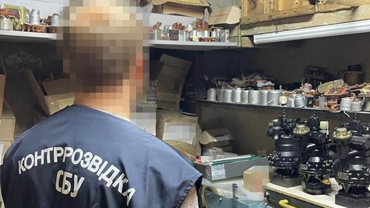 На Харьковщине СБУ разоблачили продавцов военных запчастей в Россию На Харьковщине СБУ разоблачили продавцов военных запчастей в Россию