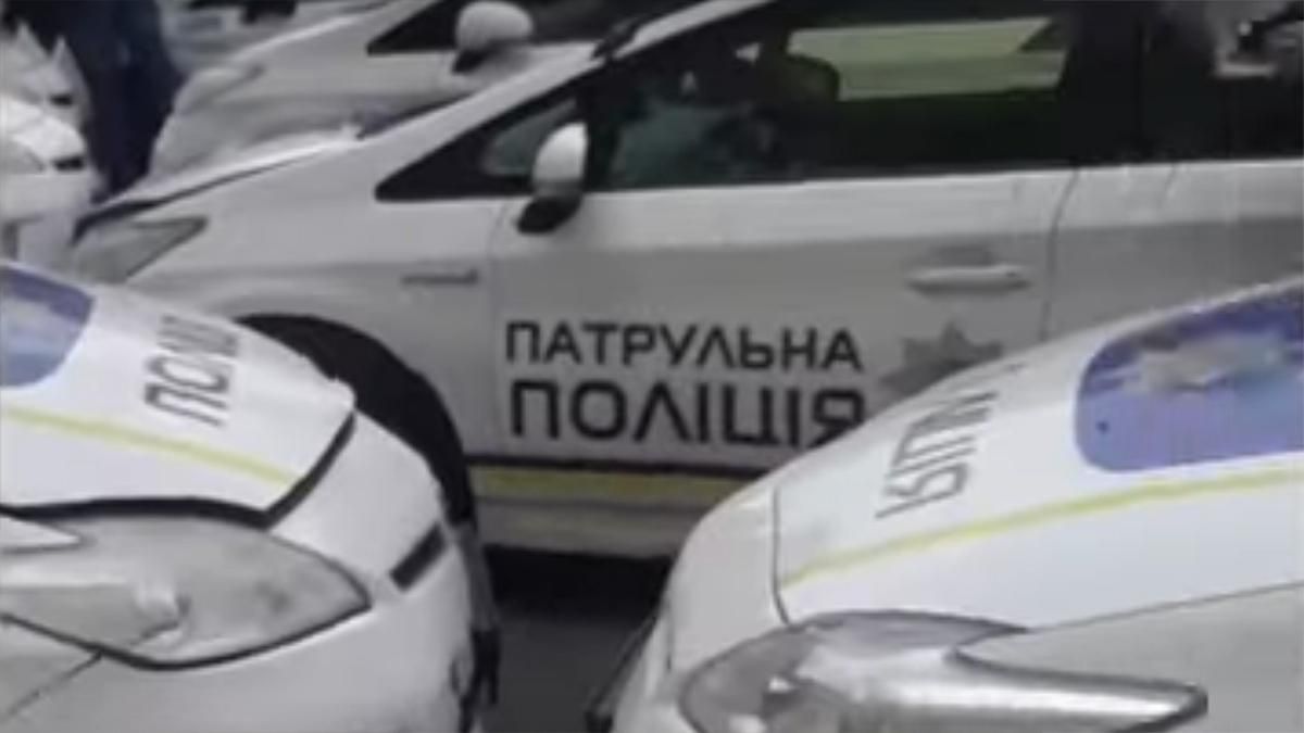 Кладбище едва розбитых полицейских авто в Днепре: видео