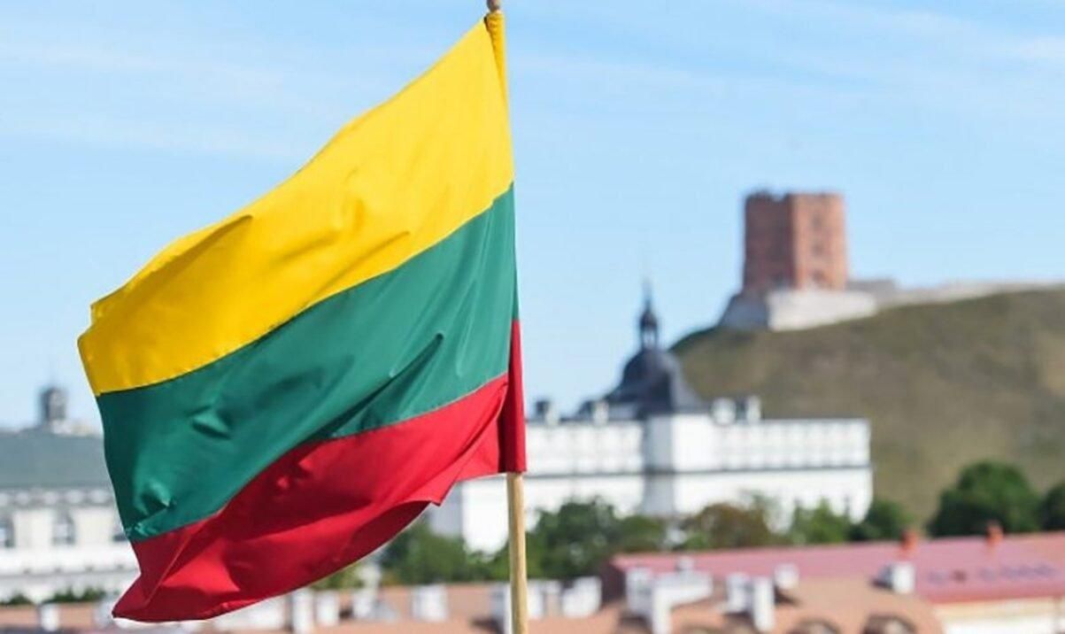 Литва забороняє всі авіарейси, що проходять через Білорусь