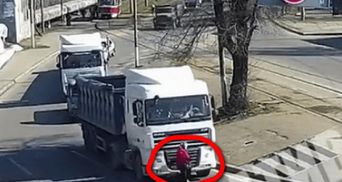 У Дніпрі вантажівка знесла та переїхала жінку: суд не відправив водія за ґрати